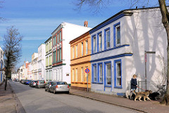 Gründerzeitarchitektur mit bunten Hausfassaden - Baustil Historismus, Wohnhäuser in der Peterstrasse von Elmshorn.