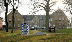 Historisches Gebäude, Hansestadt Demmin - 1845 als Arbeits- Kranken- und Armenhaus errichtet, ab 1860 OstKaserne des 9. Ulanenregiment.