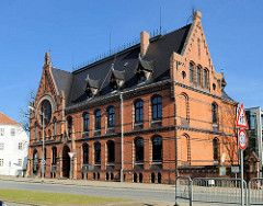 Friderico-Francisceum in Bad Doberan - erbaut 1889, Backsteinarchitektur, seitlicher Giebelbau / Klinkerfassade - Architekt Ludwig Möckel.