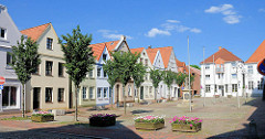 Historische Häuser am Markt gegenüber dem alten Rathaus in Itzehoe.