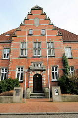 Eingang Amtsgericht Elmshorn - erbaut 1910 im niederländischen Renaissancestil.