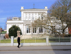 Weisse Villa, Baustil Neorenaissance erbaut 1894 - ehem. Wohnhaus.