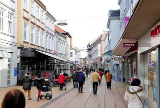 Einkaufsstrasse / Königsstrasse in Elmshorn; Fussgängerzone - Shopping.