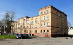 Historische Backsteinarchitektur - gelbe Ziegelfassade; ehem. Gudewill-Kaserne in Itzehoe.