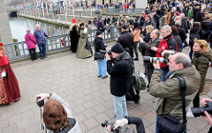 Venezianischer Maskenzauber in den Colonnaden an der Kleinen Alster in der Hansestadt Hamburg.