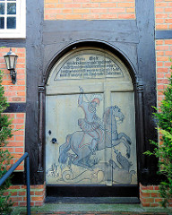 Eingang der Kapelle St. Jürgen Kapelle in Itzehoe - Sankt Jürgen ist die niederdeutsche Bezeichnung für den Heiligen St. Georg, der den Drachen besiegte. Die Kapelle wurde in der jetztigen Ausstattung 1661 errichtet.