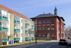 Fritz-Reuter-Schule / Rote Schule in der Hansestadt Demmin - moderne Neubauten, restauriert - Alt + Neu.