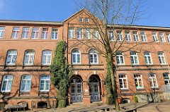 Schulgebäude Klosterhof-Schule in Itzehoe - Backsteingebäude.