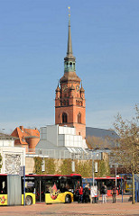 Busbahnhof Theodor Heuss Platz Itzehoe - Kirchturm der Stadtkirche St. Laurentii.