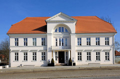 Prinzenpalais - Bad Doberan, erbaut 1821 - Architekt C. Th. Serverin. Architektur des Klassizismus in Mecklenburg-Vorpommern.