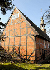 Kulturdenkmal Kapelle St. Jürgen Kapelle in Itzehoe - Sankt Jürgen ist die niederdeutsche Bezeichnung für den Heiligen St. Georg, der den Drachen besiegte. Die Kapelle wurde in der jetztigen Ausstattung 1661 errichtet.