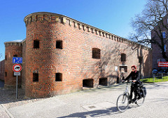 Festungsgebäude / Rankenkronwerk in Stralsund; erbaut 1840 - Caponiere / Geschützzingel mit 2 halbrund hervortretenden Türmen.