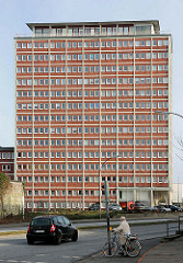 Ehem. Verwaltungsgebäude von Teppich-Kibek in Elmshorn - das Gebäude hat 14 Stockwerke und wurde 1958 erbaut; geplantes Seniorenwohnungen.