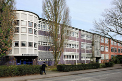 Sogen. Blaue Schule, ehem. Realschule am Propstenfeld - errichtet 1931 - Bauhausarchitektur.