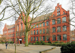 Bismarkschule in Elmshorn, erbaut 1897 - neugotischer Baustil, Backsteinarchitektur.