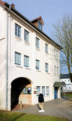 Torhaus an der Krückau in Elmshorn - erbaut 1918; Kontorhaus einer Lederfabrik