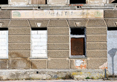 Leerstehendes Gebäude, vermauerte Fenster - Bilder aus der Hansestadt Demmin.