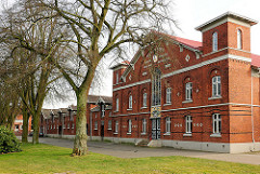Historische Ziegelarchitektur vom Gebäude des  Reit- und Fahrschule in Elmshorn; das Backsteingebäude wurde 1895 errichtet und steht unter Denkmalschutz.