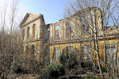Ruine vom alten Moorbad / Stahlbad  in Bad Doberan -  erbaut 1825 im Baustil des Klassizismus, Architekt Carl Theodor Stein.