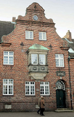 Wohnhaus -  Backsteinarchitektur im Architekturstil Lübecker Barock, erbaut 1925.