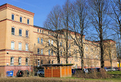 Historische Backsteinarchitektur - gelbe Ziegelfassade; ehem. Gudewill-Kaserne in Itzehoe.