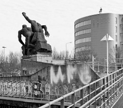 Denkmal / Gedenkstätte für die revolutionären Matrosen; Hansestadt Rostock; eingeweiht 1970, Künstler Reinhard Dietrich, Wolfgang Eckardt.