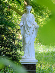 Gartenskulptur Flora im Eutiner Schlossgarten