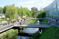 Phönix Center / Promenade am Seevekanal in Hamburg Harburg - der Seevekanal wurde im 15./16. Jahrhundert gebaut, um einen Transportweg zwischen der Seeve und der Süderelbe herzustellen.