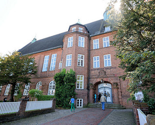 Eingang der Johann Heinrich Voss Schule in Eutin;