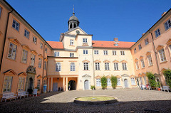 Hoffassade des Westflügels vom Eutiner Schloss.