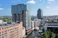 Luftaufnahme, Blick in den Bahnhofskanal - Bürogebäude in Hamburg Harburg.