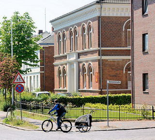 Historische Schularchitektur / Backsteinarchitektur - Gebäude Albert Mahlstedt Schule in Eutin.