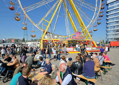 Hafenfest in Harburg - Kanalplatz im Harburger Hafen; Riesenrad.