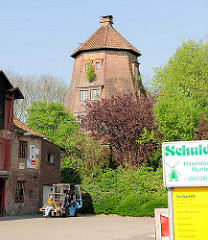 Haseldorfer Mühle - Mühlenstumpf der Deichmühle, neuerbaut ca. 1846 - jetzt leerstehendes Wohngebäude.
