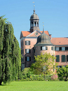 Torturm und Schlossturm des Eutiner Schlosses.