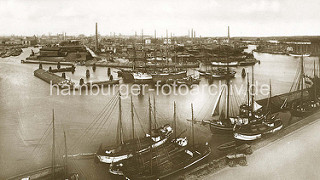 Historische Motive vom Harburger Hafen (ca. 1890); Ewer liegen am Kai - Industrieanlagen auf der Schlossinsel; im Hintergrund die Süderelbe.