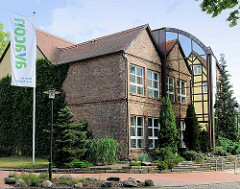 Alt und Neu - historisches Backsteingebäude, Neubau mit Glasfassade; Bürogebäude / Firmensitz in der Hansestadt Gardelegen.