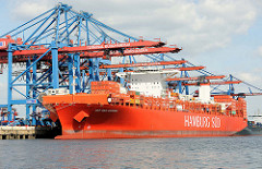 Rotes Containerschiff Cap San Antonio der Reederei Hamburg Süd unter Containerbrücken des Container Terminals Burchardkai im Waltershofer Hafen, Hamburg Waltershof.