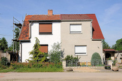 Doppelhaus mit unterschiedlicher Fassadengestaltung - Bilder aus Tangermünde.