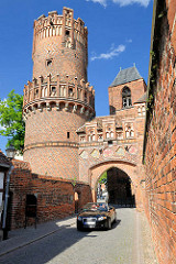 Neustädter Tor in Tangermünde - mittelalterliche Toranlage, der Rundturm wurde um 1450 errichtet.