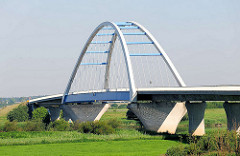 Brücke über die Elbe bei Tangermünde - fertiggestellt 2001.