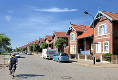Werkswohnungen Schwarzer Weg / Tangermünde; Doppelhäuser aus den 1930er Jahren im einheitlichen Baustil.