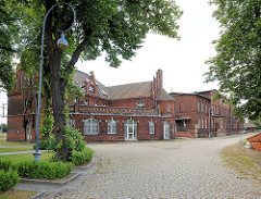 Verwaltungsgebäude, Lagerhäuser - Backsteingebäude am Bahnhof Wittenberge.