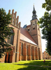 Kirche St. Stephan; norddeutsche Backsteingotik, erbaut von 1350 - 1475.