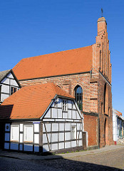 St. Elisabeth-Kapelle / Salkirche in Tangermünde; Backsteingebäude, erbaut zweite Hälfte des 15. Jahrhunderts; als Salzmagazin genutzt - jetzt Konzert- und Ausstellungssaal.