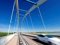 Brücke über die Elbe bei Tangermünde - fertiggestellt 2001.