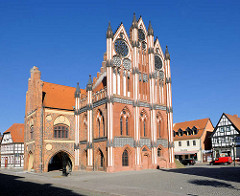 Ostflügel des historischen Rathauses in Tangermünde - 24m hohe spätgotische Schauwand, um 1430 errichtet.
