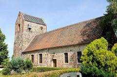 Dorfkirche von Miltern, Ortsteil Tangermünde - Feldsteinkirche Anfang des 13. Jahrhunderts.
