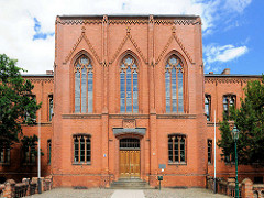 Eingang Gottfried-Arnold-Gymnasium Perleberg - Gründerzeitarchitektur; Backsteinfassade.