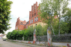 Leerstehende Gebäude - Backsteinarchitektur unter Denkmalschutz stehend - Stadtkaserne Perleberg.